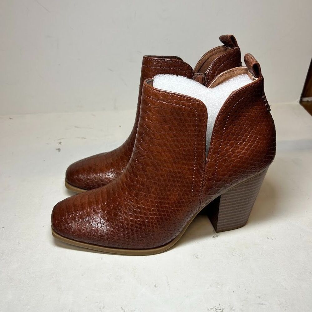 Sun Stone Womens 7 M Walnut Textured Pollyy Faux Leather Ankle Booties NIB HX8 - Picture 2 of 5